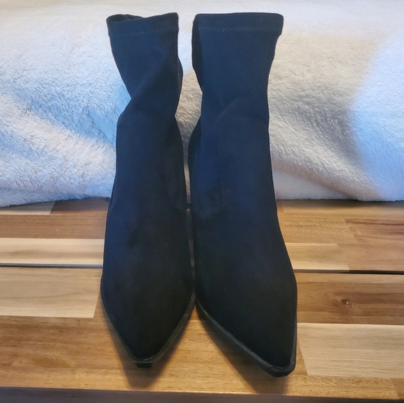 Nasty Gal Suede Pointy Black Boots - Picture 4 of 7